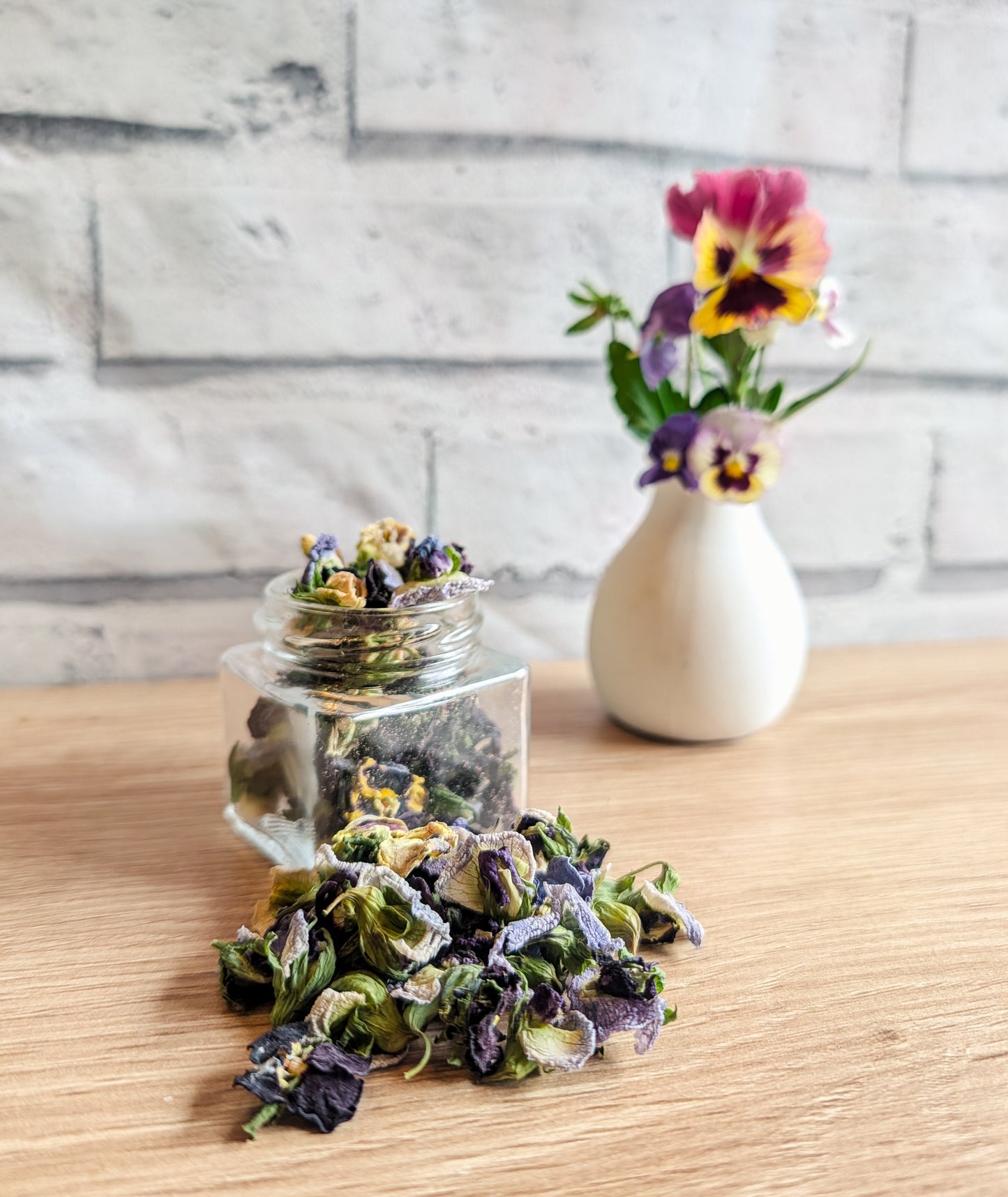 Elvish Confetti (Pea Flower + Pansy)