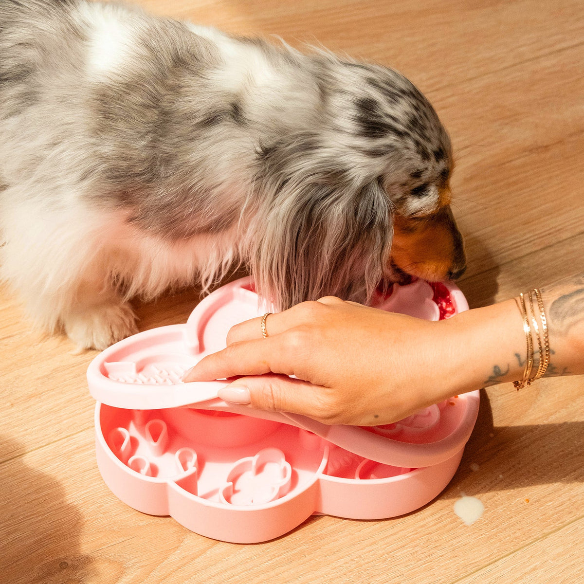 Cloud nine lick mat & lid | strawberry