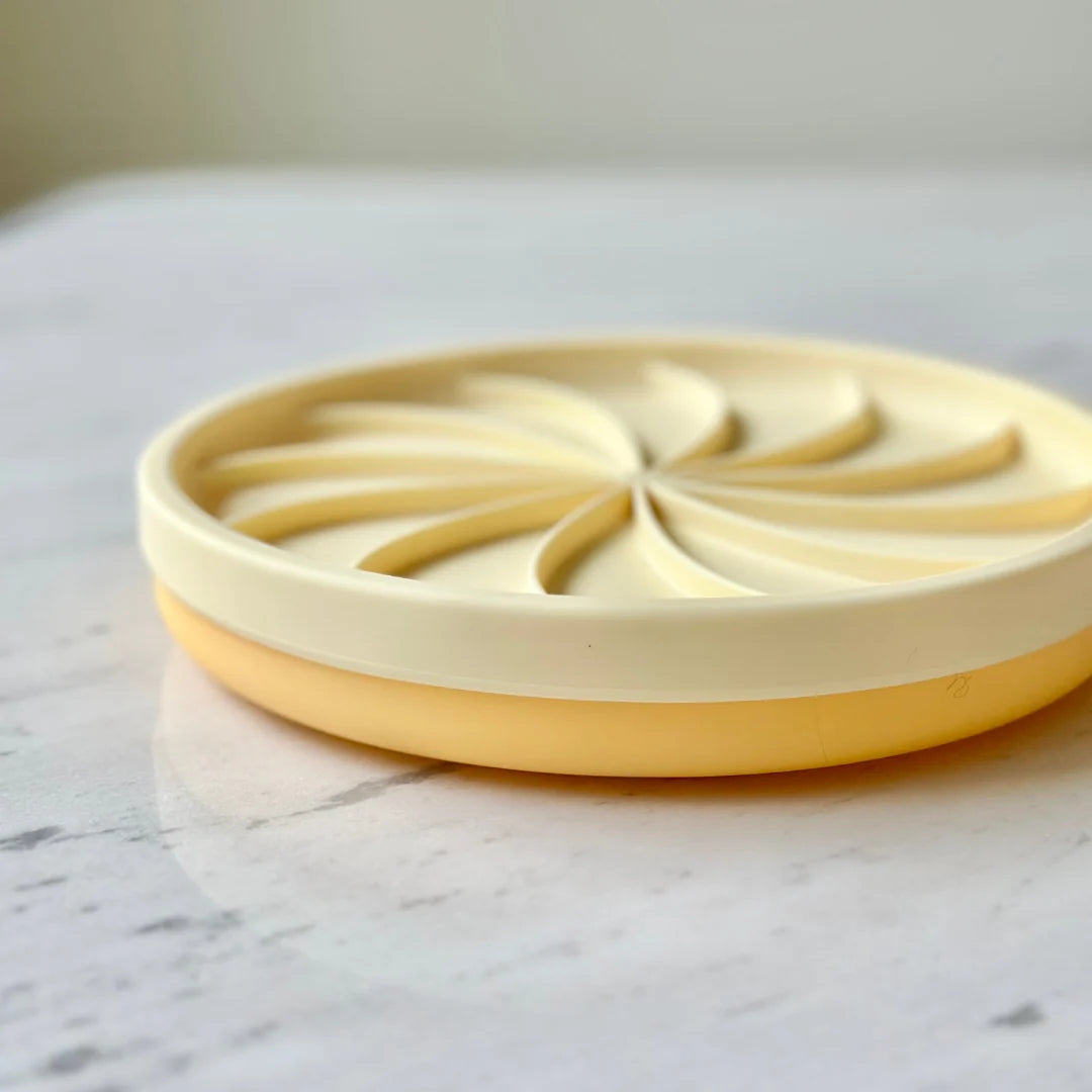 Wheelies lick mat & lid | buttercup