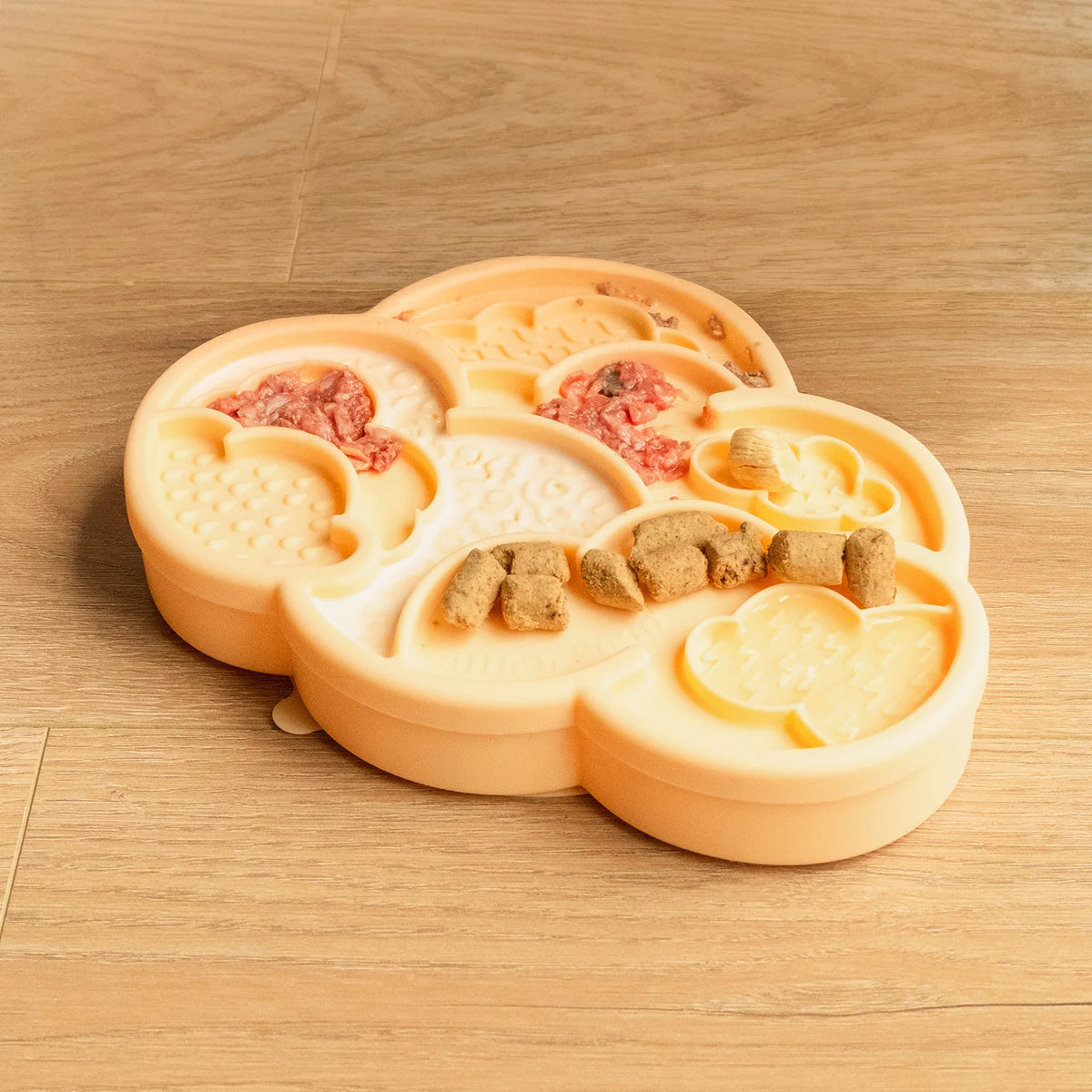 Cloud nine lick mat & lid | clementine