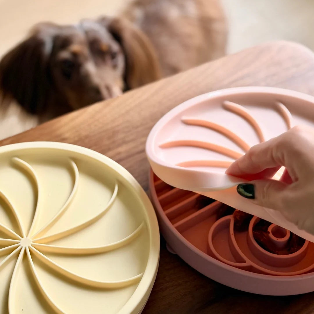 Wheelies lick mat & lid | peach